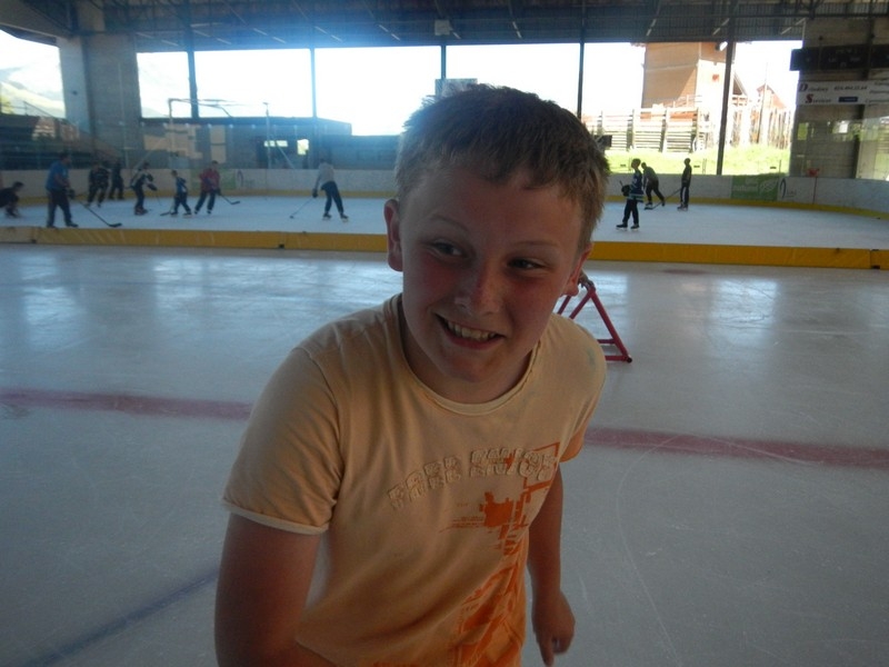 Village Camps International Summer Camp Leysin, Switzerland 2026-08-15 https://www.villagecamps.com/journals_admin/images/708-12-ice skating (43).jpg